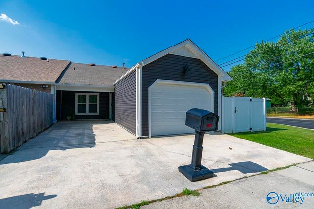 301 Woodridge Drive SW, Decatur, AL 35601