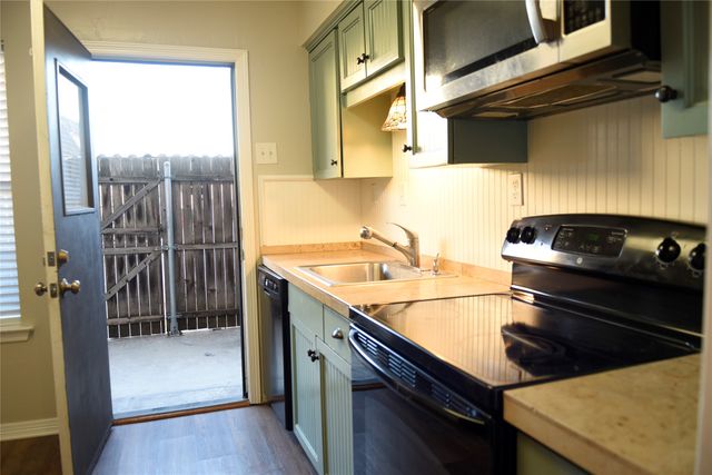 10232 Regal Oaks Drive 32B, Dallas, TX 75243