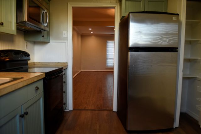 10232 Regal Oaks Drive 32B, Dallas, TX 75243