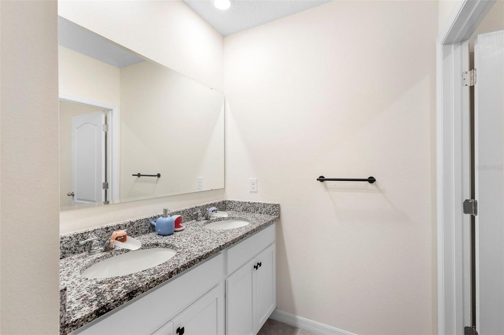 Image 9 of property listing at 821 AMHURST DRIVE, Orange City, FL 32763