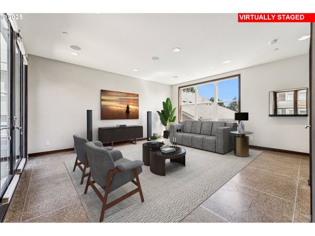 522 Ne SACRAMENTO St, Portland, OR 97212