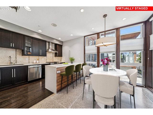 522 Ne SACRAMENTO St, Portland, OR 97212