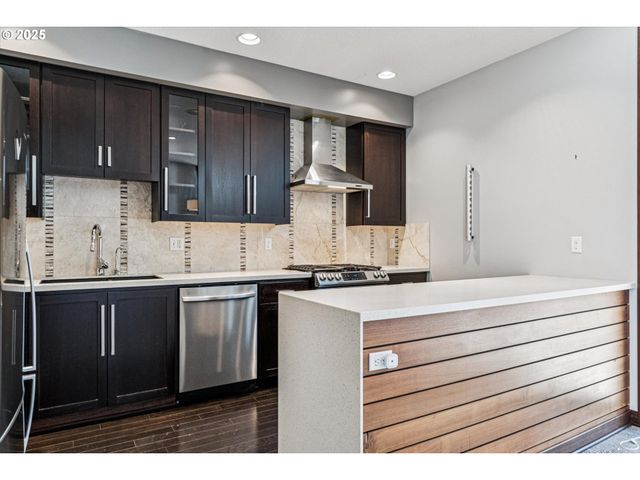 522 Ne SACRAMENTO St, Portland, OR 97212