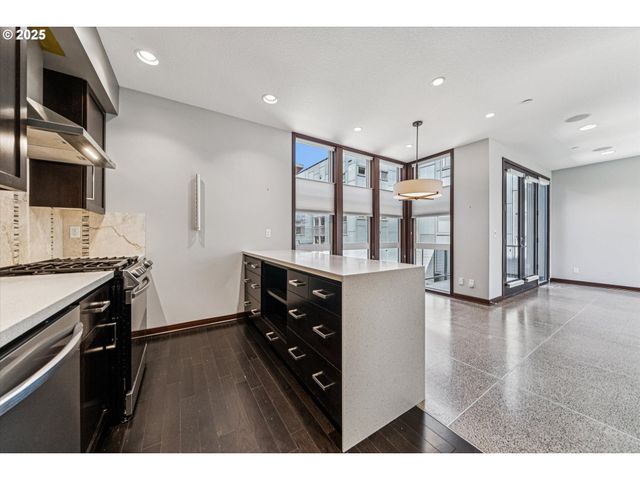 522 Ne SACRAMENTO St, Portland, OR 97212