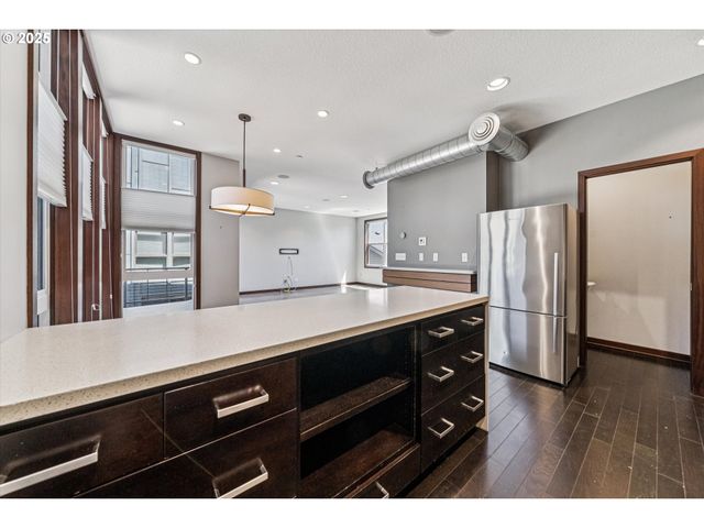 522 Ne SACRAMENTO St, Portland, OR 97212