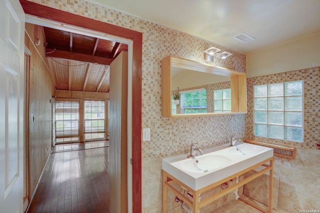 439 Devonshire, San Antonio, TX 78209