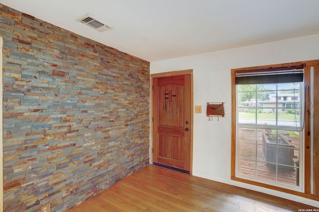 439 Devonshire, San Antonio, TX 78209