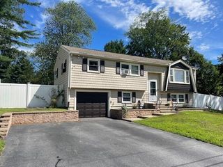 17 Dyer Avenue, Salem, NH 03079