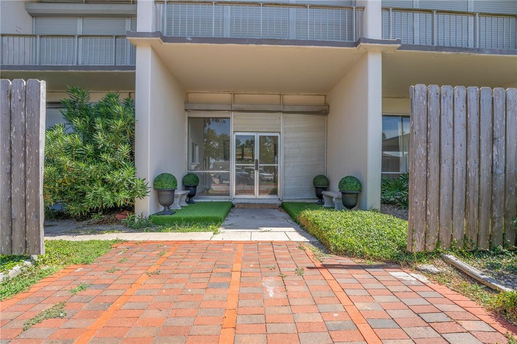 4600 Ocean Dr 101, Corpus Christi, TX 78412 — exterior