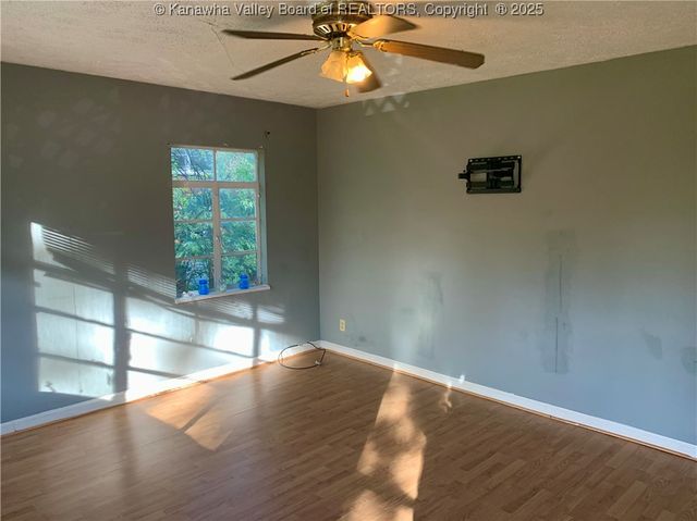 233 Henson Avenue, South Charleston, WV 25303