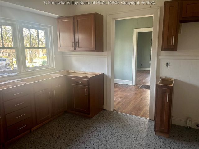 233 Henson Avenue, South Charleston, WV 25303