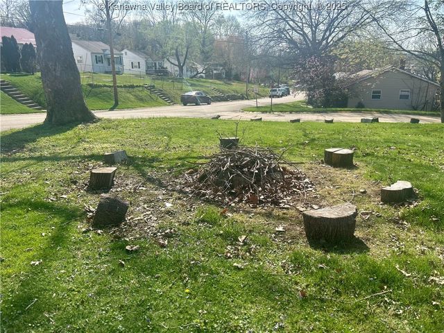 233 Henson Avenue, South Charleston, WV 25303