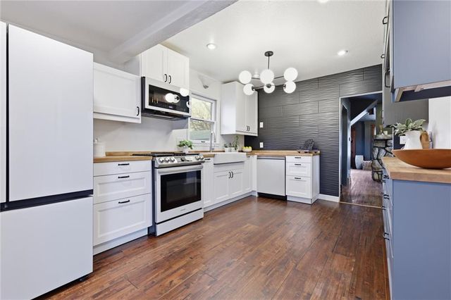 9875 E Winner Road, Independence, MO 64052