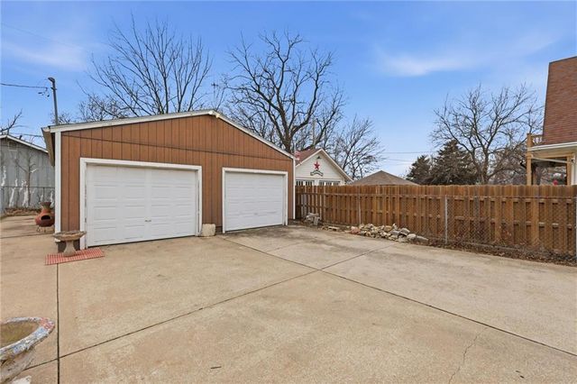 9875 E Winner Road, Independence, MO 64052