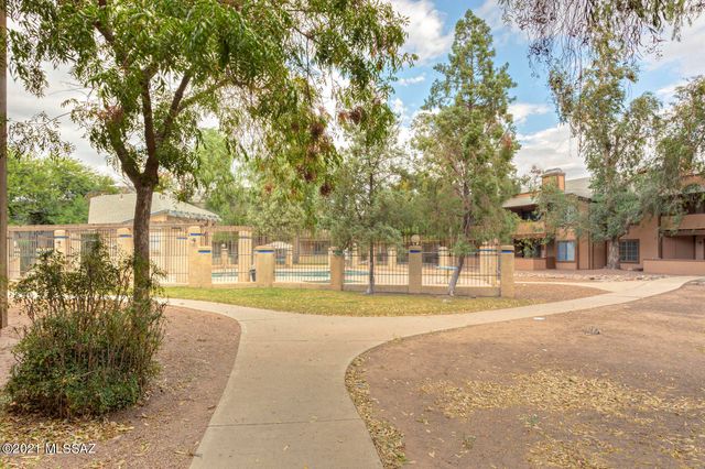 1668 W Park Wood Lane, Tucson, AZ 85746