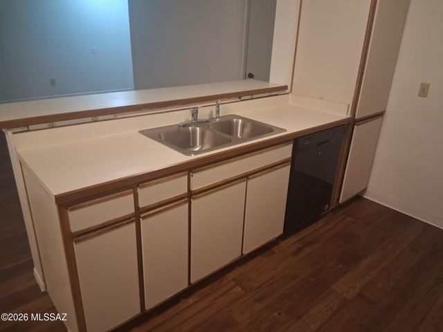 1668 W Park Wood Lane, Tucson, AZ 85746