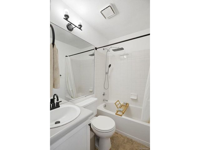 8290 S Fillmore Cir, Centennial, CO 80122