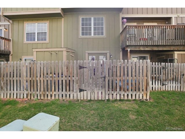 8290 S Fillmore Cir, Centennial, CO 80122