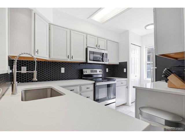 8290 S Fillmore Cir, Centennial, CO 80122