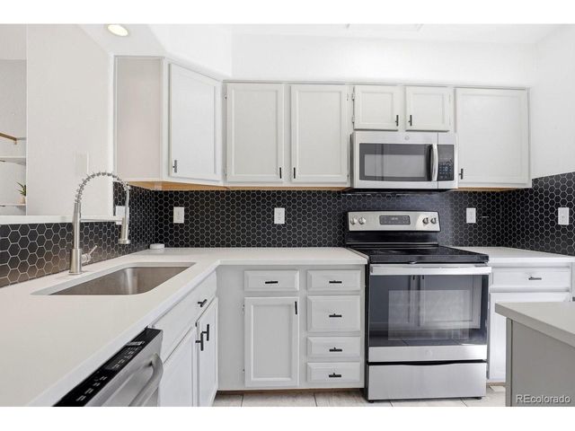 8290 S Fillmore Cir, Centennial, CO 80122