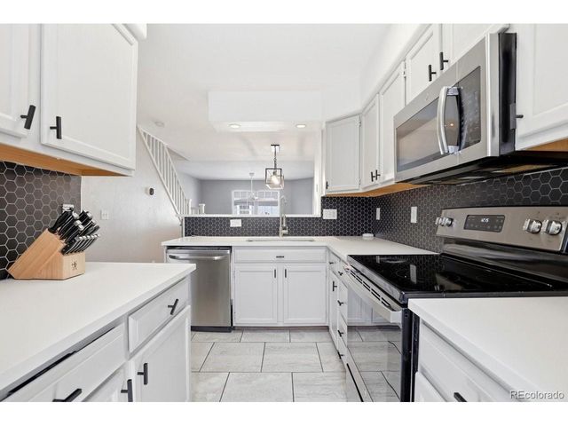 8290 S Fillmore Cir, Centennial, CO 80122