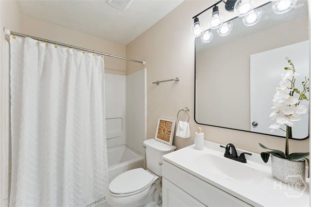 4 E White Hawthorne Drive, Savannah, GA 31419