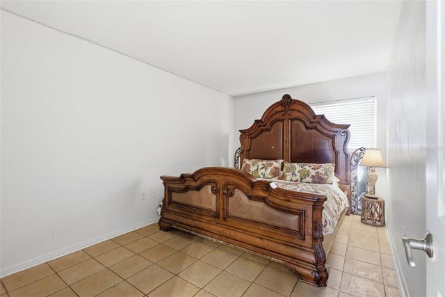 5876 21ST STREET N 5, St Petersburg, FL 33714