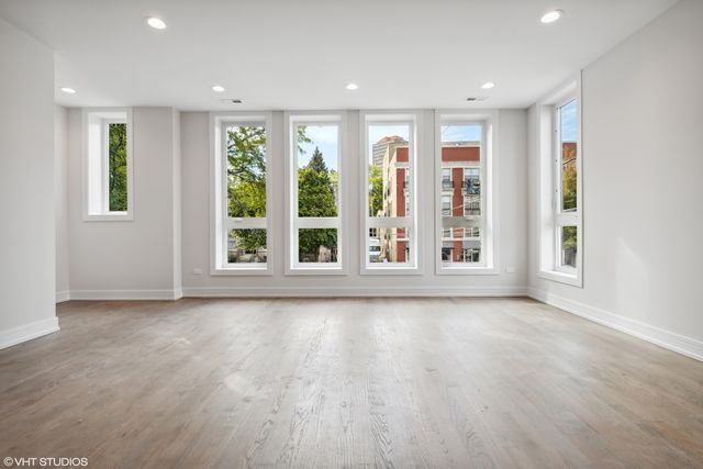 418 E Oakwood Boulevard 1, Chicago, IL 60653