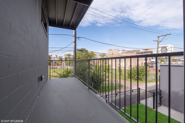 418 E Oakwood Boulevard 1, Chicago, IL 60653