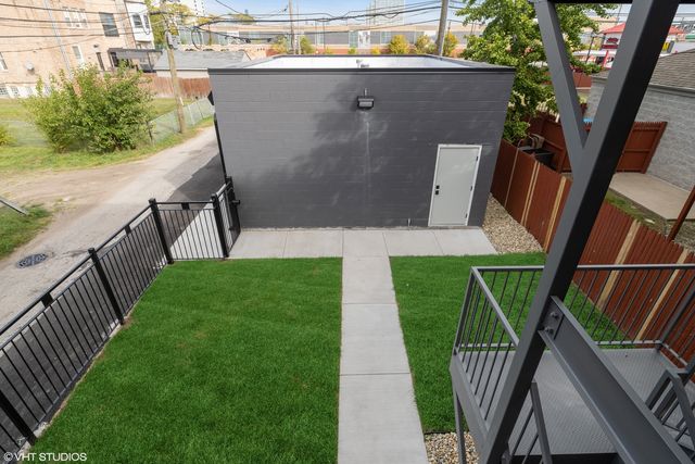 418 E Oakwood Boulevard 1, Chicago, IL 60653