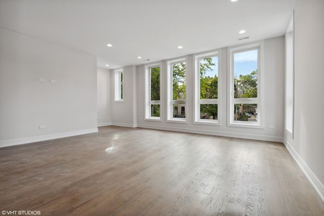 418 E Oakwood Boulevard 1, Chicago, IL 60653