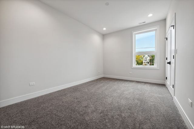 418 E Oakwood Boulevard 1, Chicago, IL 60653