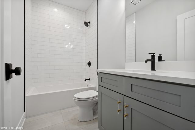 418 E Oakwood Boulevard 1, Chicago, IL 60653