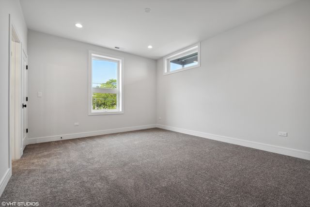 418 E Oakwood Boulevard 1, Chicago, IL 60653