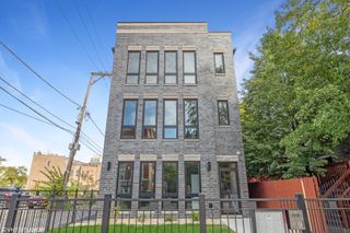 418 E Oakwood Boulevard 1, Chicago, IL 60653