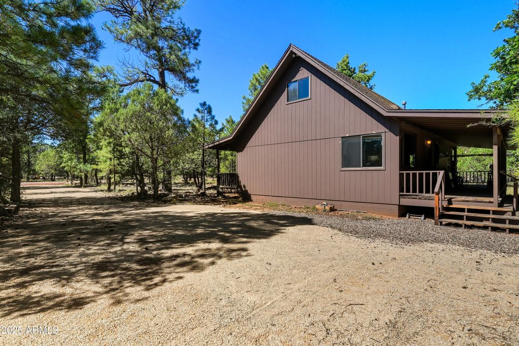 Image 27 of property listing at 1493 GREEN RIDGE Drive, Happy Jack, AZ 86024