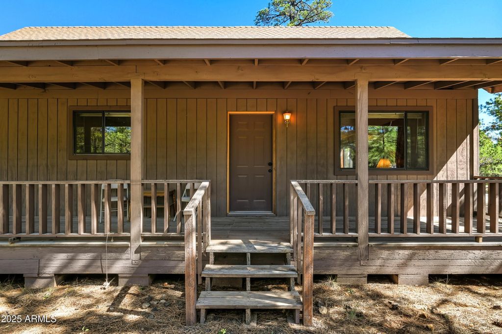 Image 4 of property listing at 1493 GREEN RIDGE Drive, Happy Jack, AZ 86024