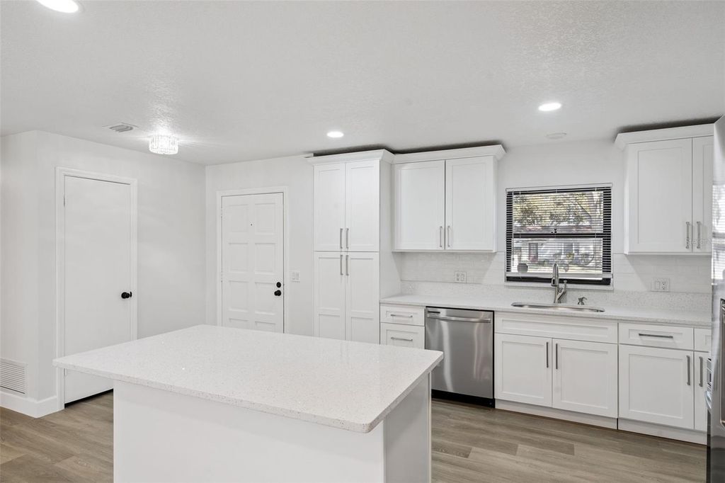 Image 6 of property listing at 5348 TRIBUNE DRIVE, Orlando, FL 32812