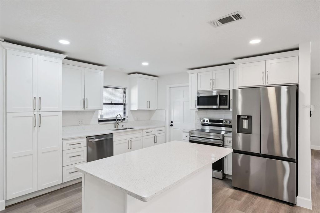 Image 7 of property listing at 5348 TRIBUNE DRIVE, Orlando, FL 32812