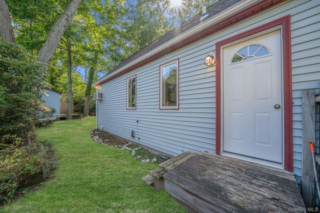 60 Hawthorne Road, Rocky Point, NY 11778