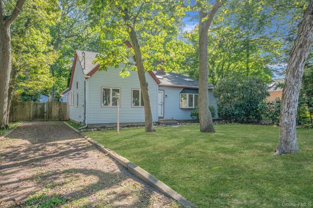 60 Hawthorne Road, Rocky Point, NY 11778