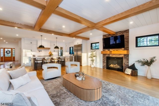 25 Greenwood Ave, Chatham Boro, NJ 07928