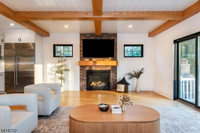 25 Greenwood Ave, Chatham Boro, NJ 07928