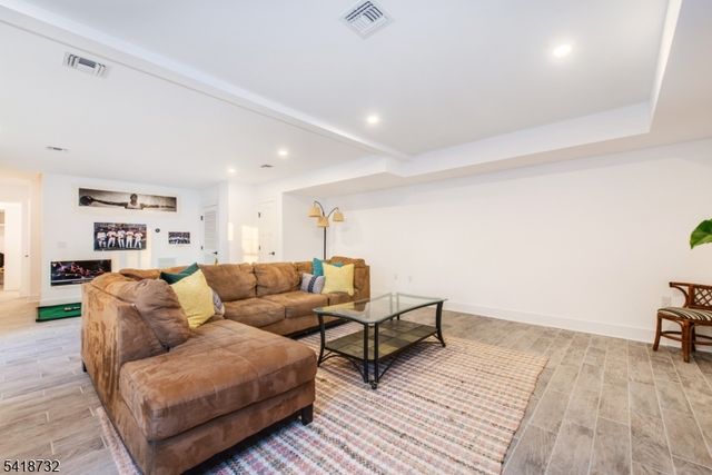 25 Greenwood Ave, Chatham Boro, NJ 07928