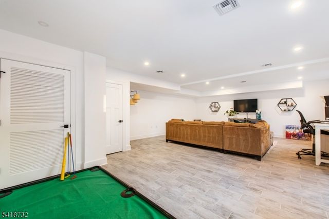 25 Greenwood Ave, Chatham Boro, NJ 07928