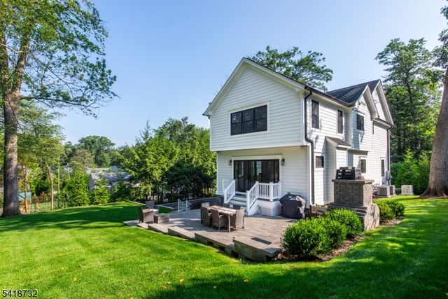 25 Greenwood Ave, Chatham Boro, NJ 07928