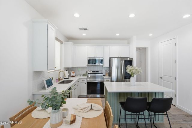 236 E LELAND Road, San Tan Valley, AZ 85140