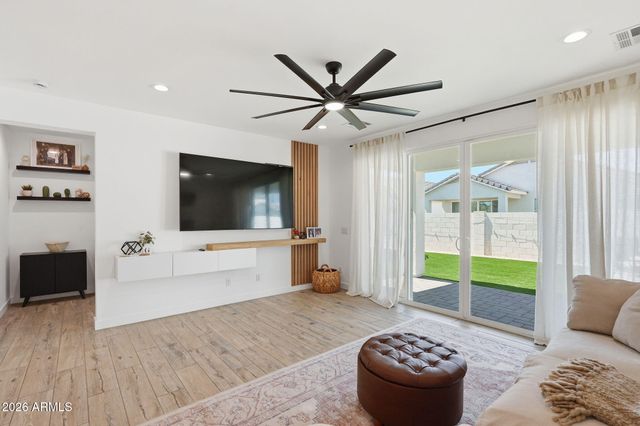 236 E LELAND Road, San Tan Valley, AZ 85140