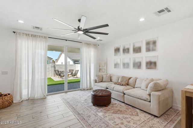 236 E LELAND Road, San Tan Valley, AZ 85140