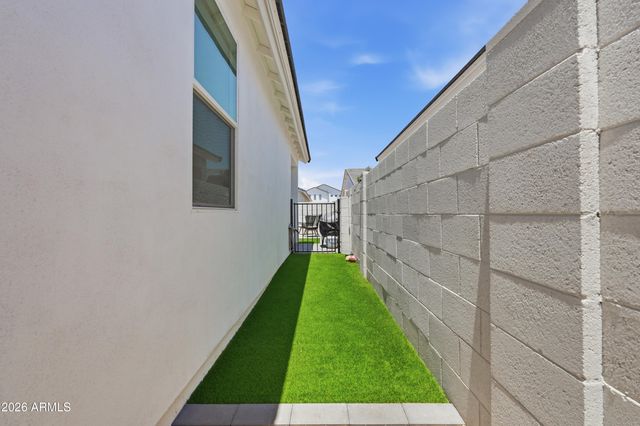 236 E LELAND Road, San Tan Valley, AZ 85140